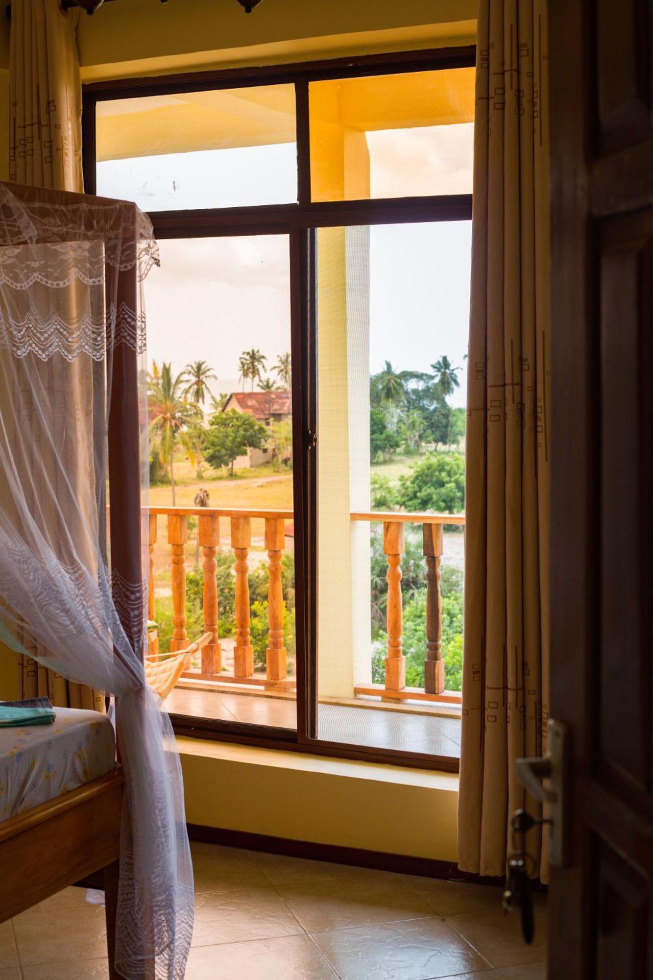 Mikoko Beach & Cottages Bagamoyo Bagian luar foto